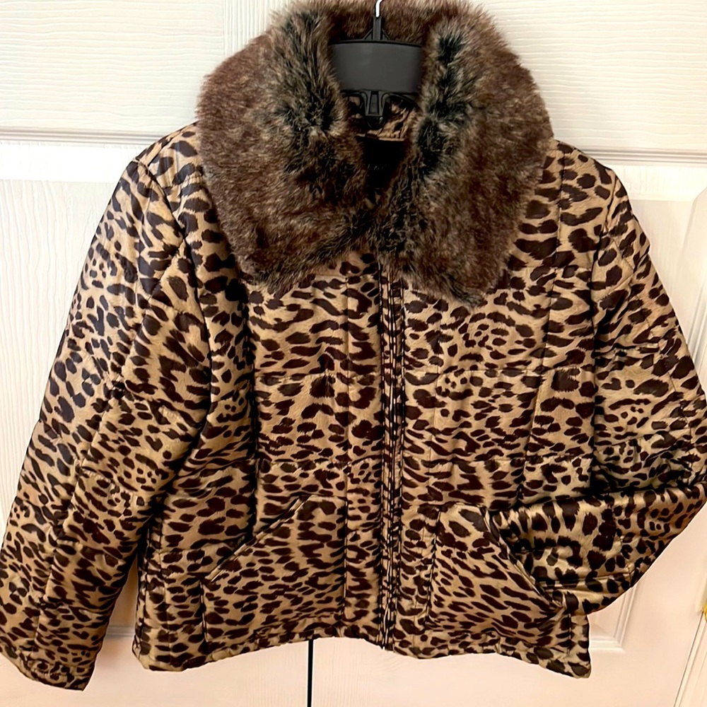 Peck & Peck classy animal print quilted jacket with faux fur detachable collar